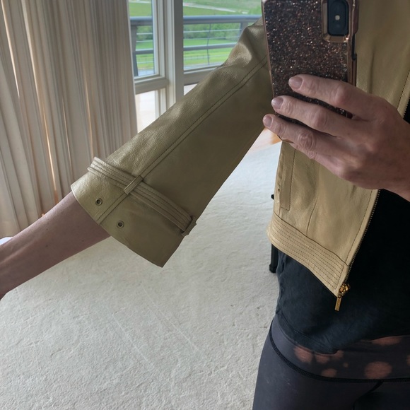 👑Gold 💯%Leather Crop Coat👑 - Picture 6 of 8